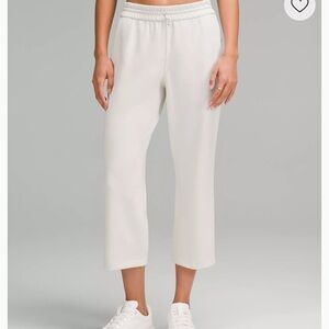 Lululemon bone Softstreme crop pant